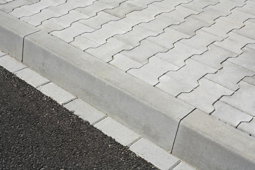 ZASTÁVKOVÝ OBRUBNÍK