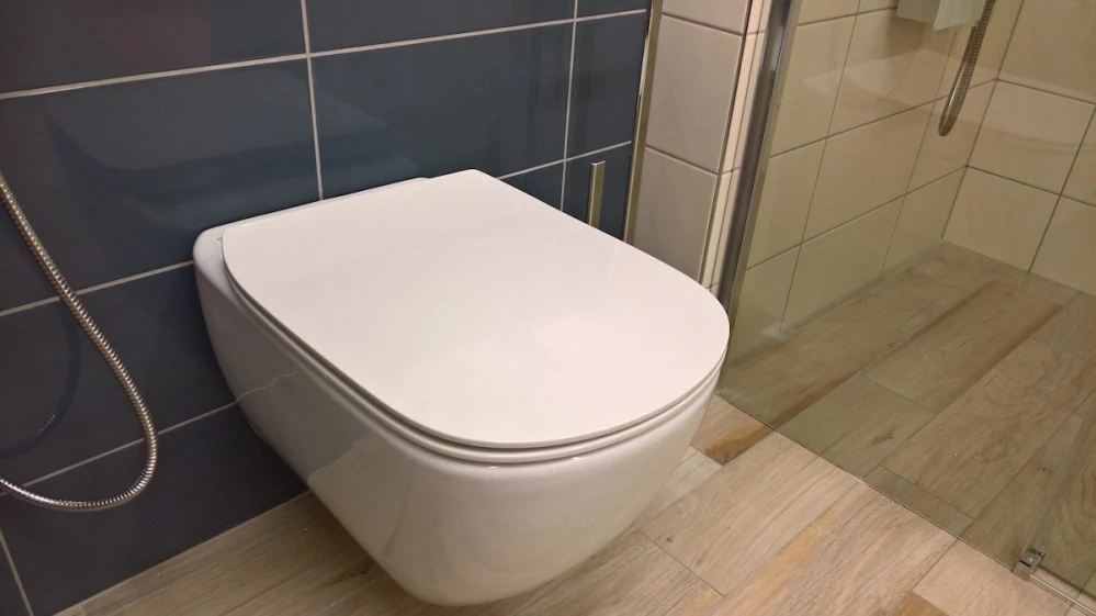 Wc s prkénkem softclose závěsné Ideal Standard Tesi zadní odpad T354601
