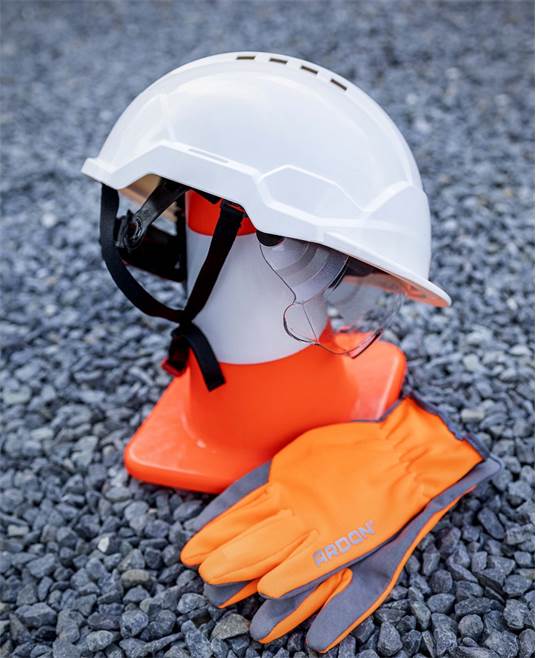 Přilba PAB WH1-0 s integrovaným zorníkem